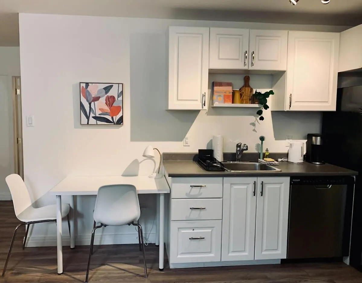 Stylish Apt #1, Central Location Halifax